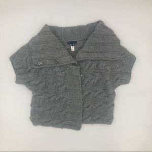 Size small GAP knit short sleeve snap up sweater